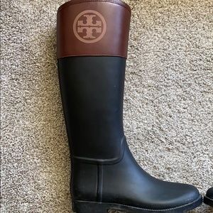 Tory burch rain boots!